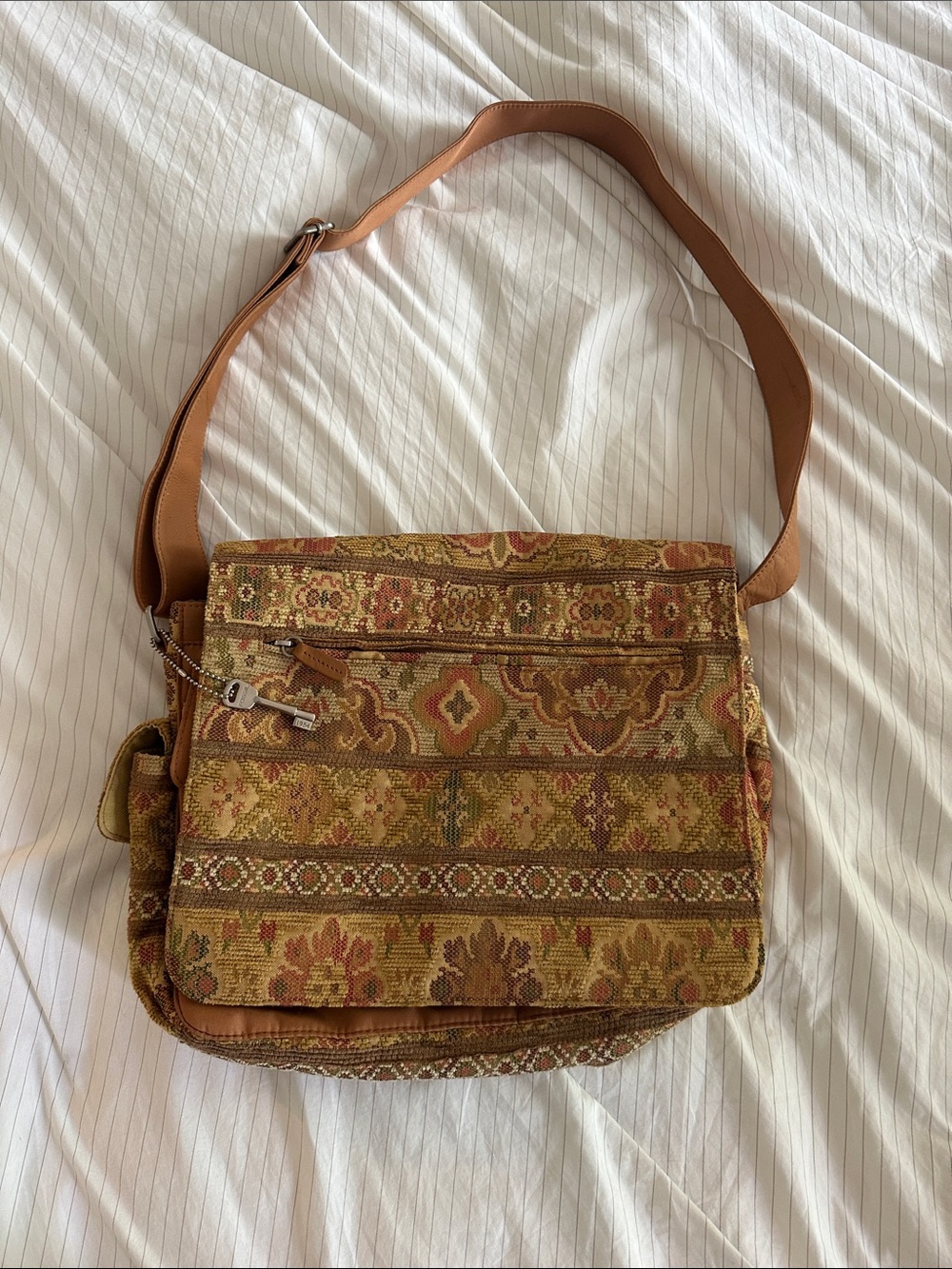 VTG Fossil Tapestry Carpet Messenger Bag Boho Vintage Woven Crossbody Key Charm